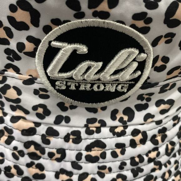 CALI STRONG Reversible Bucket Hat Leopard Print NEW - Picture 7 of 7